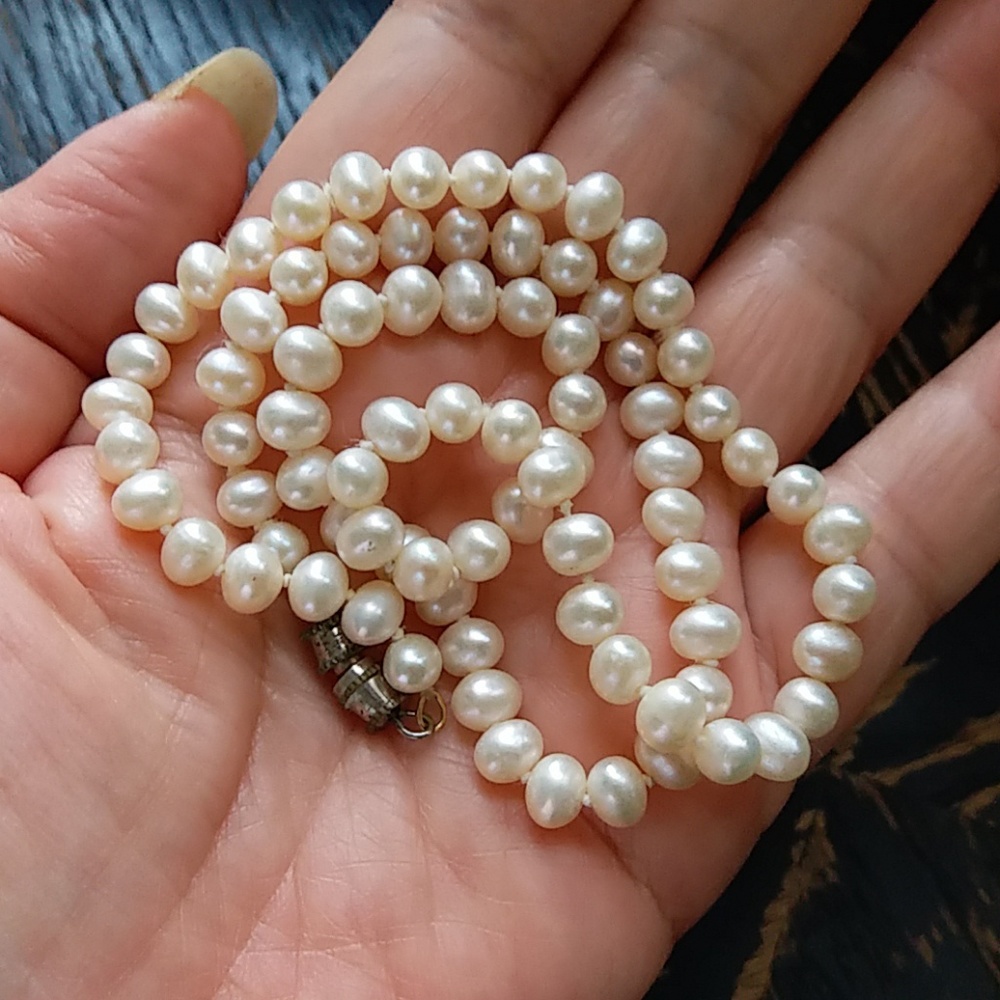 Genuine Pearl's necklace